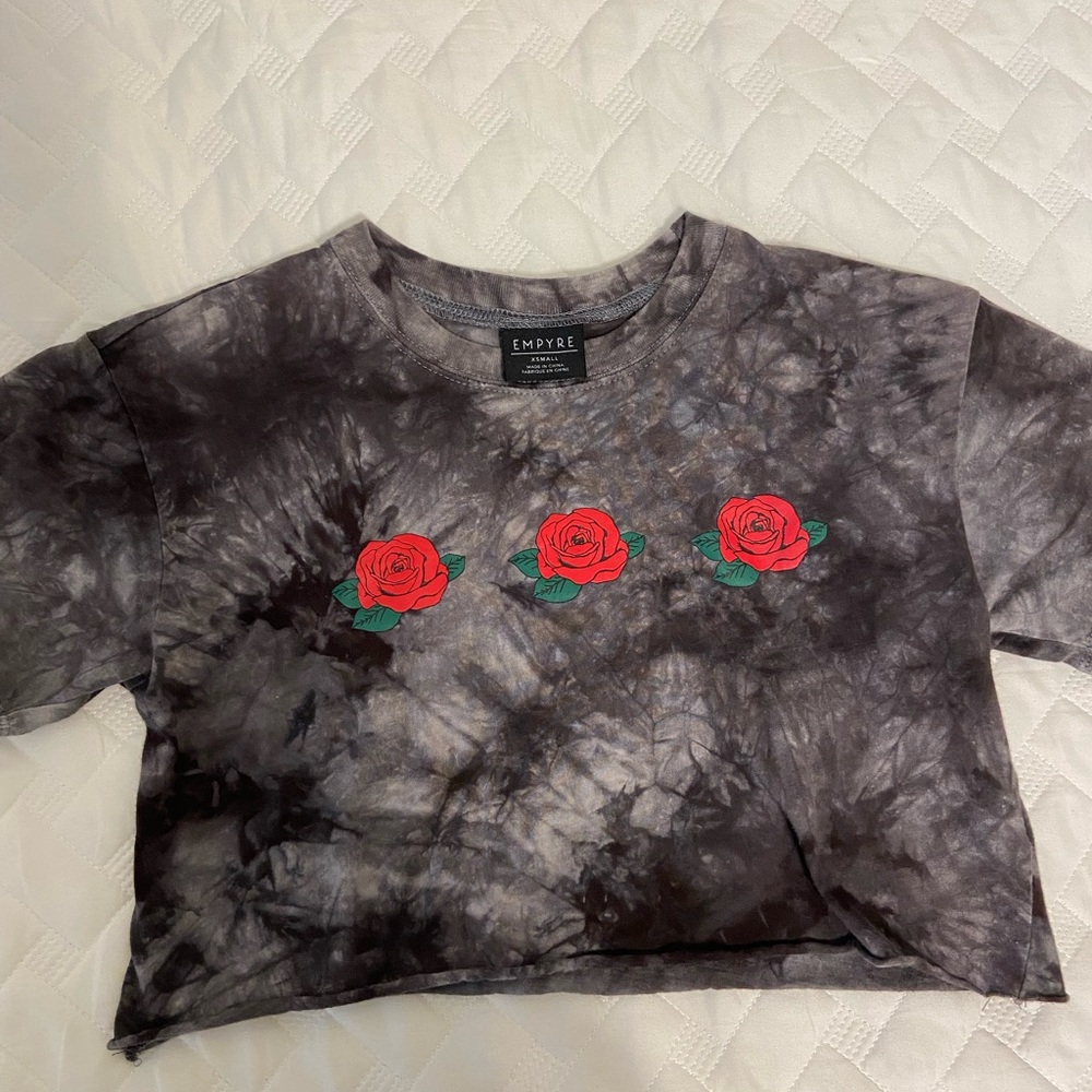 Empyre Gray Tie-Dye Crop Top with Red Roses